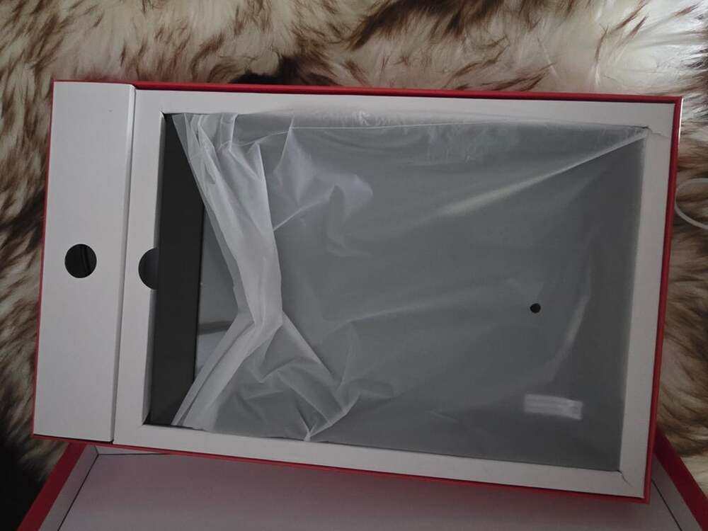 Frameo WiFi Digital Photo Frame 10.1 Inch Touch Screen - Picture 4 of 5
